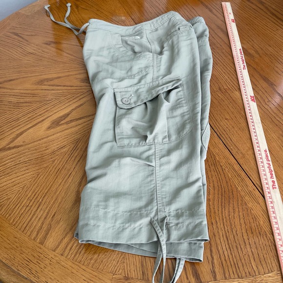 The North Face Khaki Bermuda Women Sz 6 barely used - Picture 4 of 7